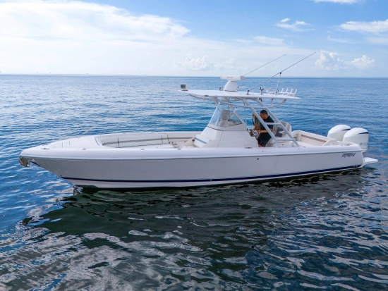 Intrepid Boats 327 Center Console usata in vendita