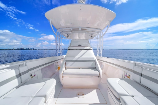 Intrepid Boats 327 Center Console usata in vendita