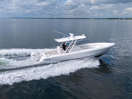 Intrepid Boats 327 Center Console usata in vendita