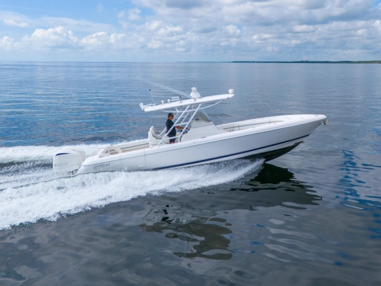 Intrepid Boats 327 Center Console usata in vendita