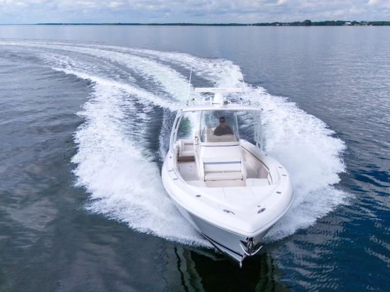 Intrepid Boats 327 Center Console usata in vendita