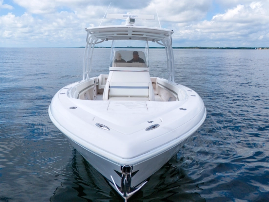 Intrepid Boats 327 Center Console usata in vendita