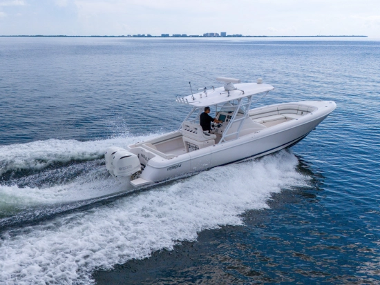 Intrepid Boats 327 Center Console usata in vendita