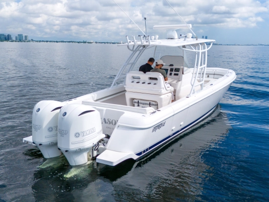 Intrepid Boats 327 Center Console usata in vendita