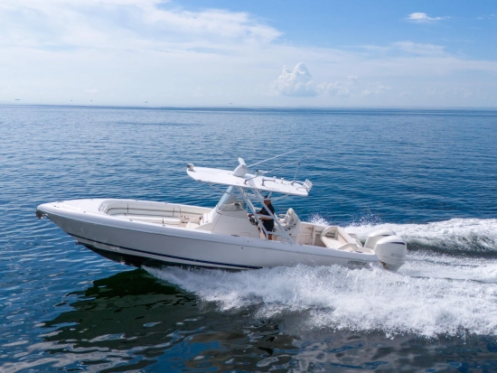 Intrepid Boats 327 Center Console usata in vendita