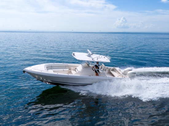Intrepid Boats 327 Center Console usata in vendita