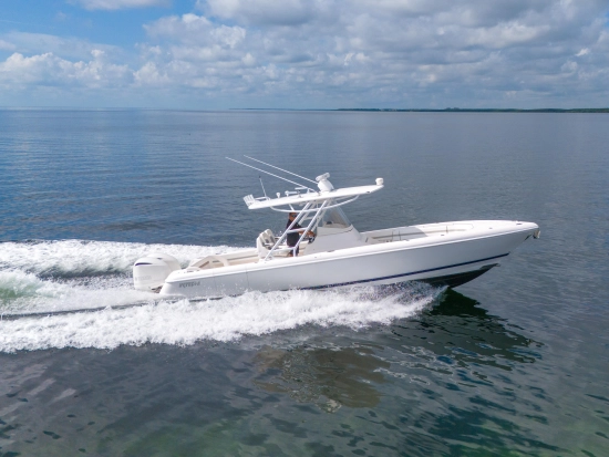 Intrepid Boats 327 Center Console usata in vendita