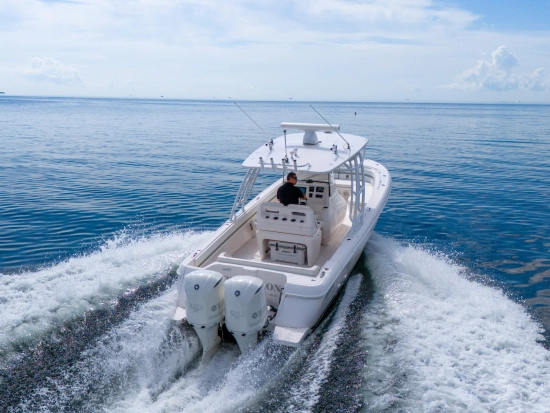 Intrepid Boats 327 Center Console usata in vendita