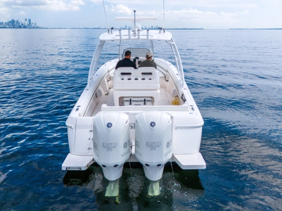 Intrepid Boats 327 Center Console usata in vendita