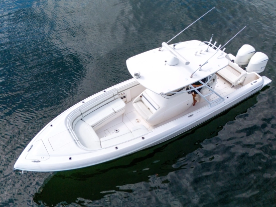 Intrepid Boats 327 Center Console usata in vendita