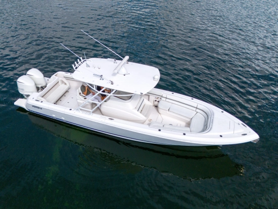 Intrepid Boats 327 Center Console usata in vendita