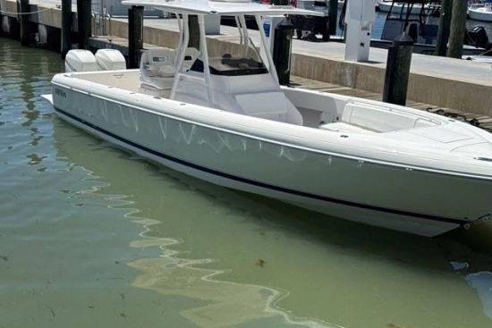 Intrepid Boats 327 Center Console usata in vendita