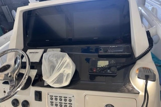 Intrepid Boats 327 Center Console usata in vendita