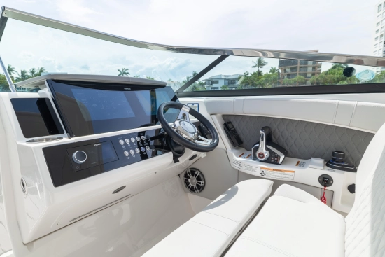 Sea Ray SLX 350 Outboard usata in vendita