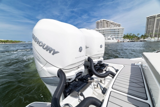 Sea Ray SLX 350 Outboard usata in vendita