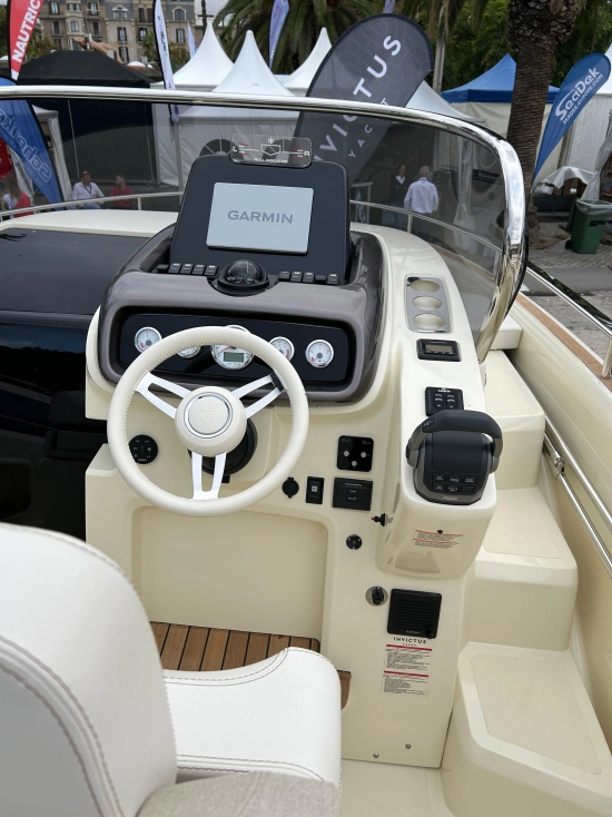 Invictus Yacht GT 280 novos à venda