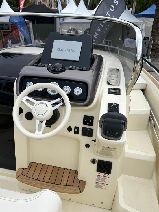 Invictus Yacht GT 280 brand new for sale