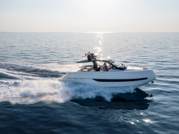 Invictus Yacht TT 420 novos à venda