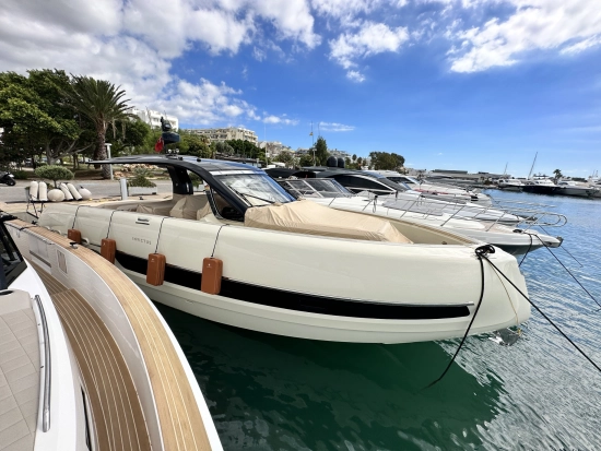 Invictus Yacht TT460 preowned for sale