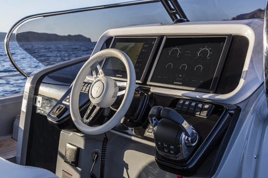 Invictus Yacht GT320 novos à venda
