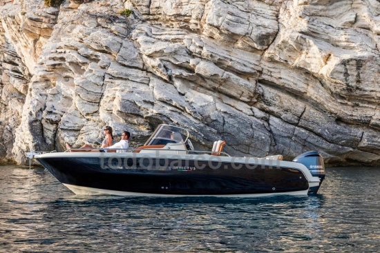 Invictus Yacht CAPOFORTE CX240 brand new for sale