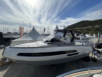 Invictus Yacht Gt320 nuova in vendita