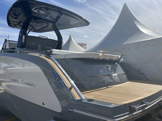 Invictus Yacht Gt320 novos à venda