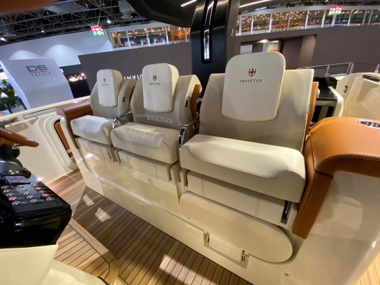Invictus Yacht Tt 420 nuova in vendita