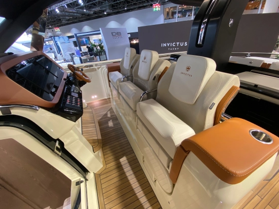 Invictus Yacht Tt 420 nuova in vendita