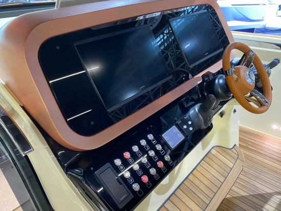 Invictus Yacht Tt 420 nuova in vendita