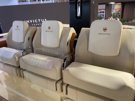 Invictus Yacht Tt 420 nuova in vendita
