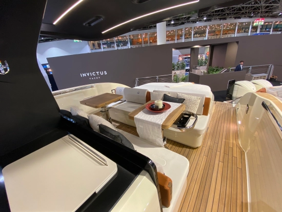Invictus Yacht Tt 420 nuova in vendita