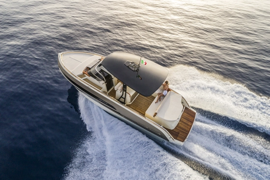 Invictus Yacht GT320 usado à venda