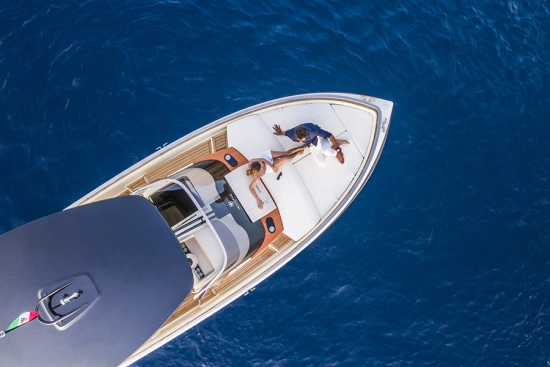Invictus Yacht GT320 usado à venda