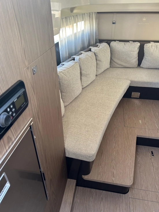 Invictus Yacht GT320 usado à venda