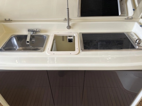 Invictus Yacht GT320 usado à venda