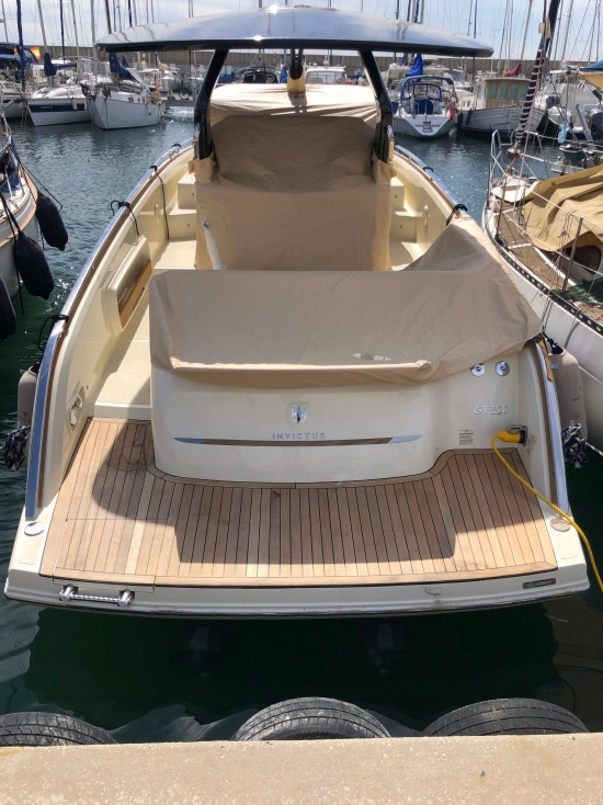 Invictus Yacht GT320 usado à venda
