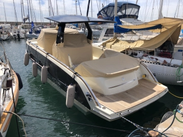 Invictus Yacht GT320 usata in vendita