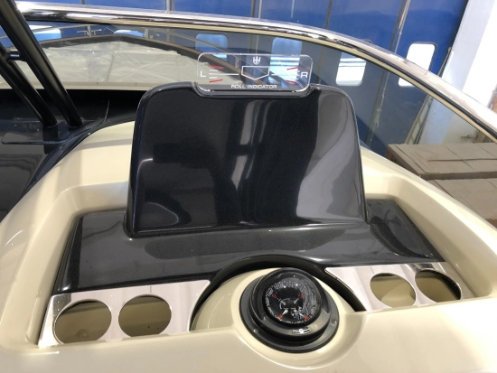 Invictus Yacht GT320 usado à venda