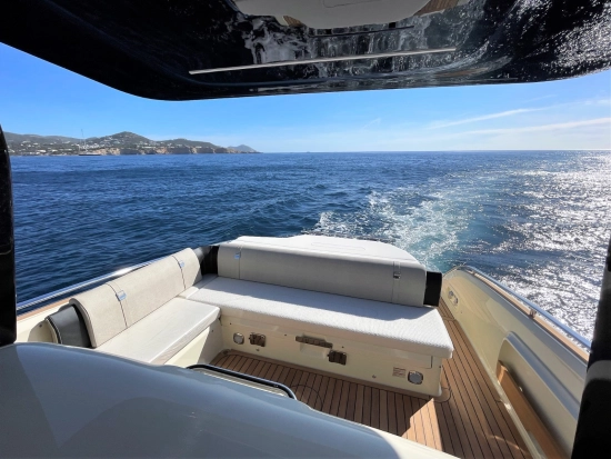 Invictus Yacht GT320 usado à venda