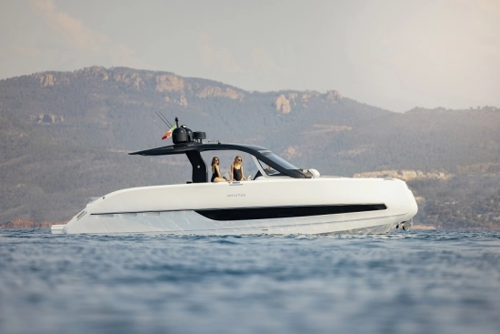 Invictus Yacht TT420 novos à venda
