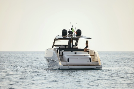 Invictus Yacht TT420 novos à venda