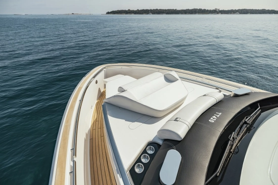 Invictus Yacht TT420 novos à venda