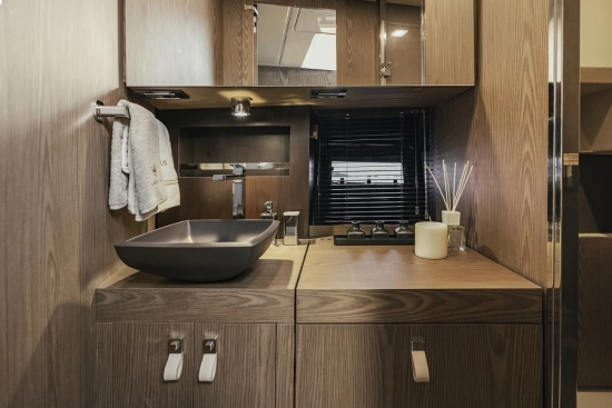 Invictus Yacht TT420 novos à venda