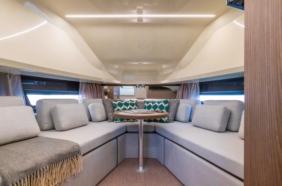Invictus Yacht TT420 novos à venda