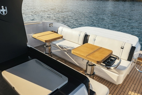 Invictus Yacht TT420 novos à venda