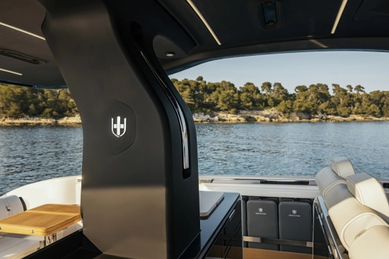 Invictus Yacht TT420 novos à venda